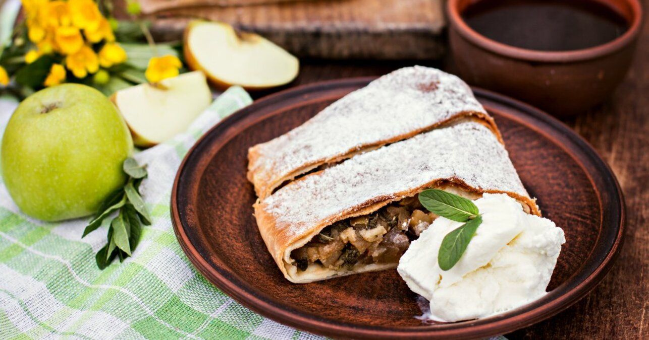 Випічка на Спаса 6 серпня 2024 - 3 покрокові рецепти яблучних пирогів - Новини Смачно Випічка на Спаса 6 серпня 2024 - 3 покрокові рецепти яблучних пирогів - Новини Смачно