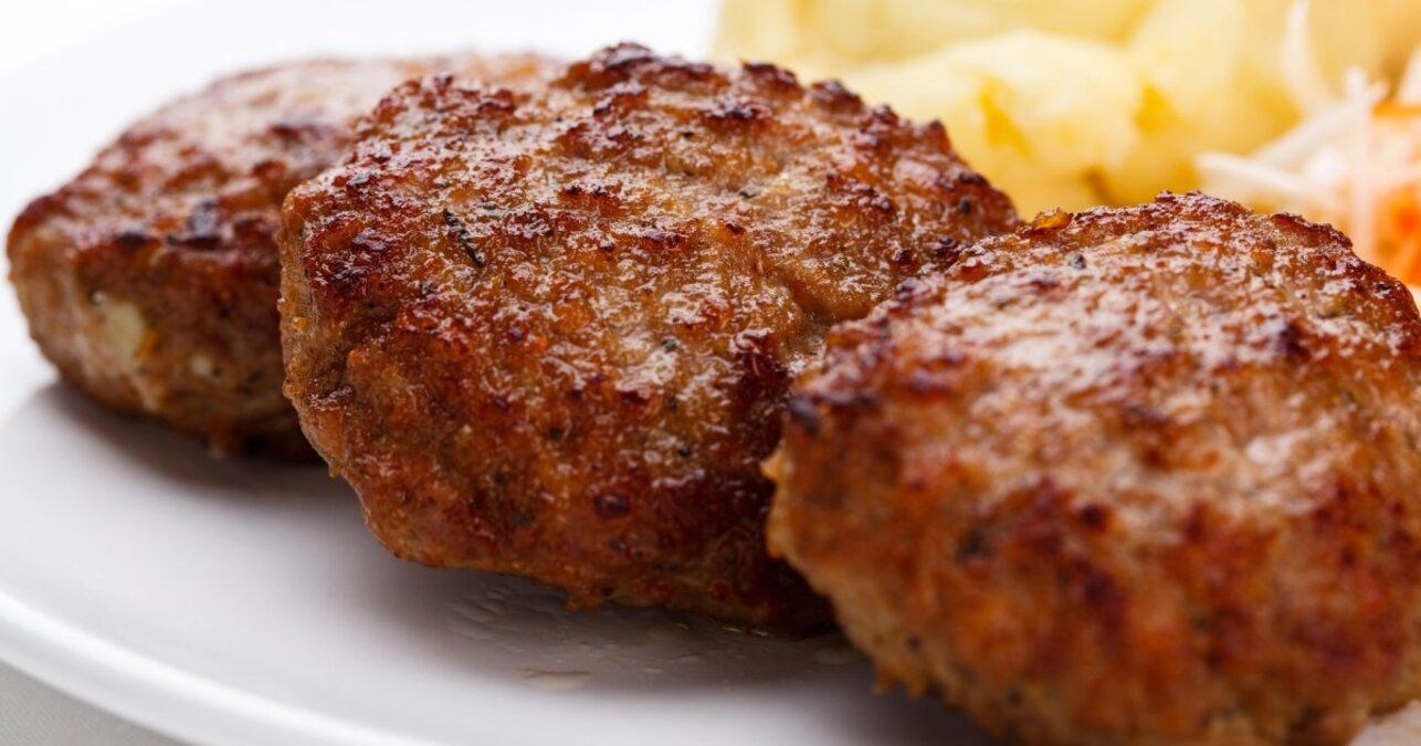 Пюре с котлетами - что приготовить на ужин - простой рецепт Эктора Хименеса-Браво - Новости Вкусно Пюре с котлетами - что приготовить на ужин - простой рецепт Эктора Хименеса-Браво - Новости Вкусно