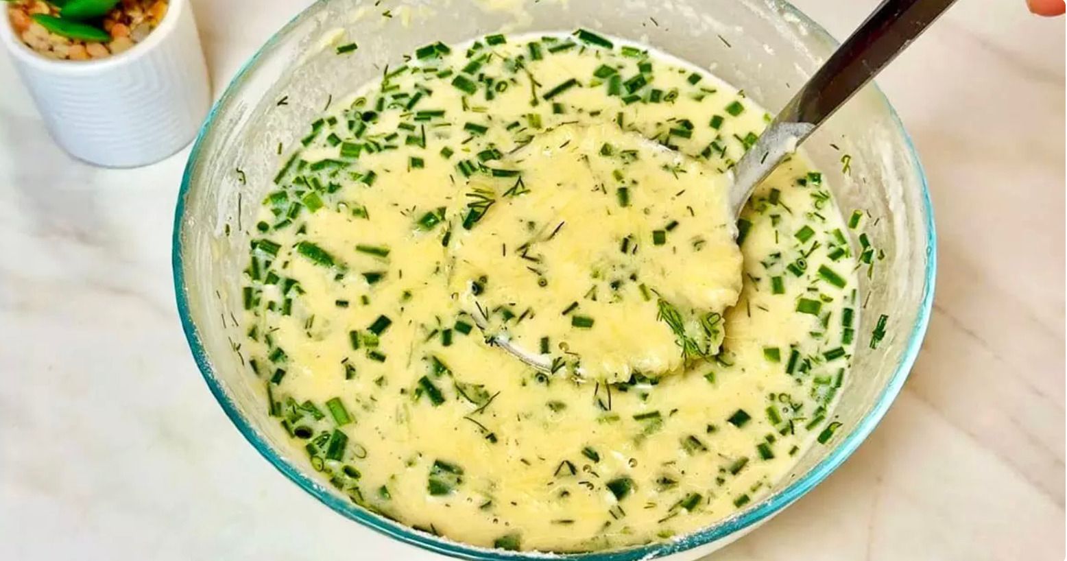 Делаем сытные блины из картофеля и яиц Делаем сытные блины из картофеля и яиц