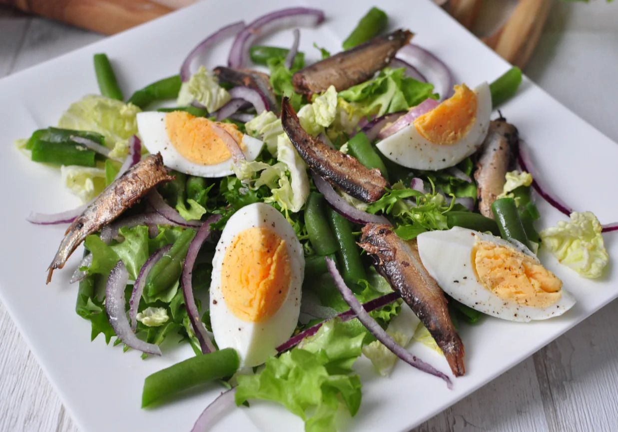 Святковий салат зі шпротами 