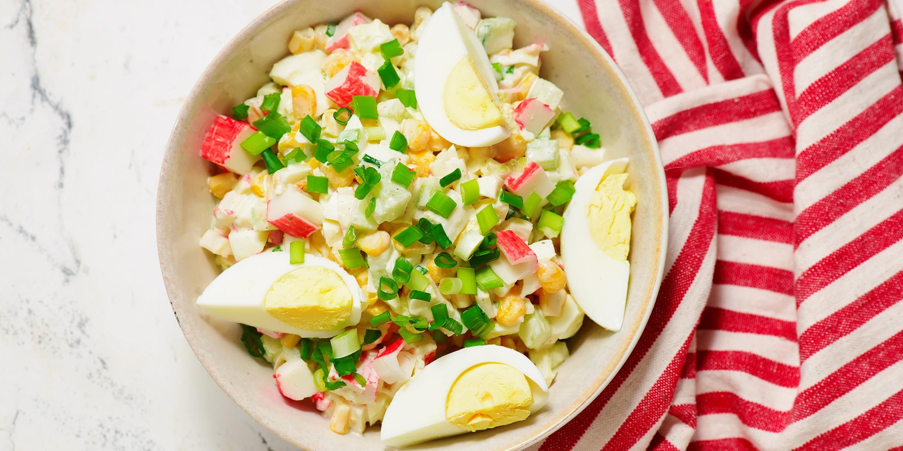 Как правильно готовить крабовый салат –простой рецепт без риса - Новини Смачно