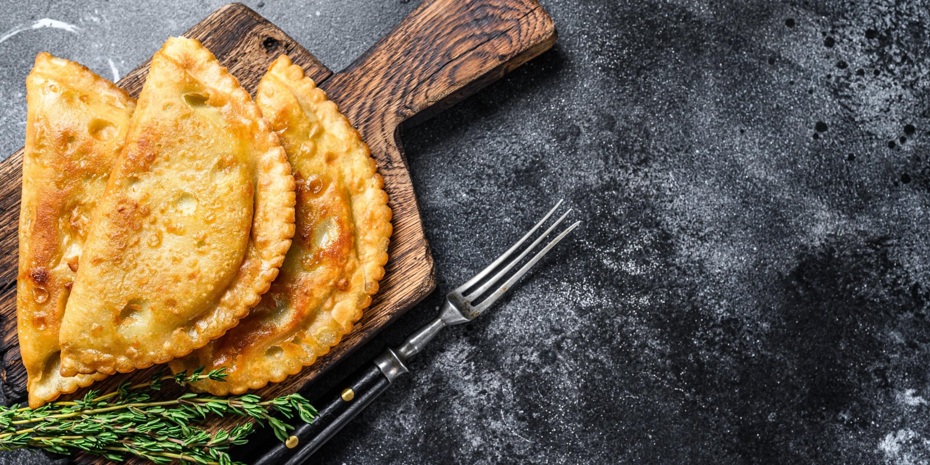 Як зробити тісто на чебуреки - рецепт тіста на горілці для чебуреків - Новини Смачно