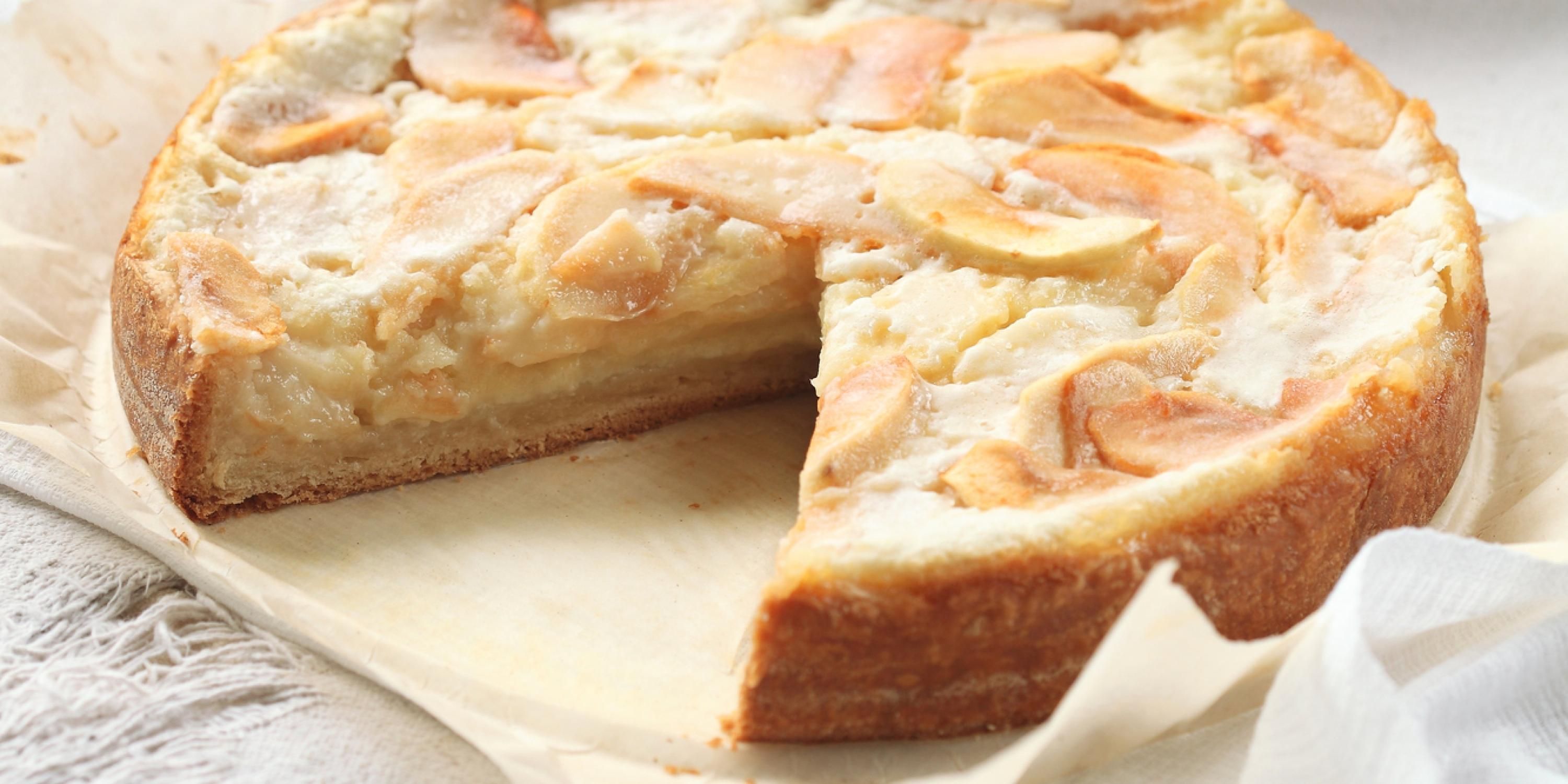 Яблучний пиріг на сковороді - як приготувати десерт без духовки - покроковий рецепт