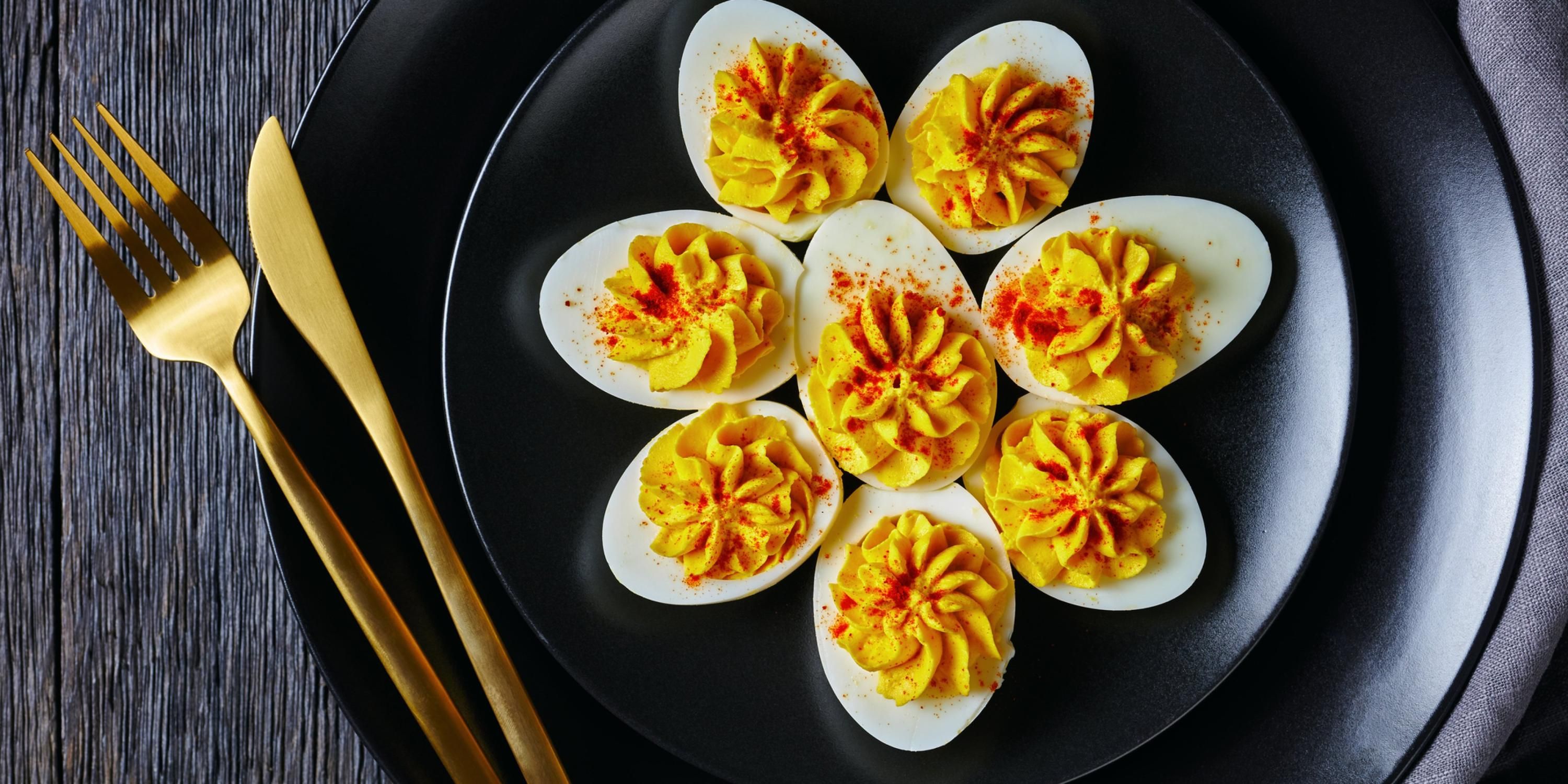 Фаршировані яйця на Новий рік чи Різдво - готуємо швидко, дешево і просто Фаршировані яйця на Новий рік чи Різдво - готуємо швидко, дешево і просто