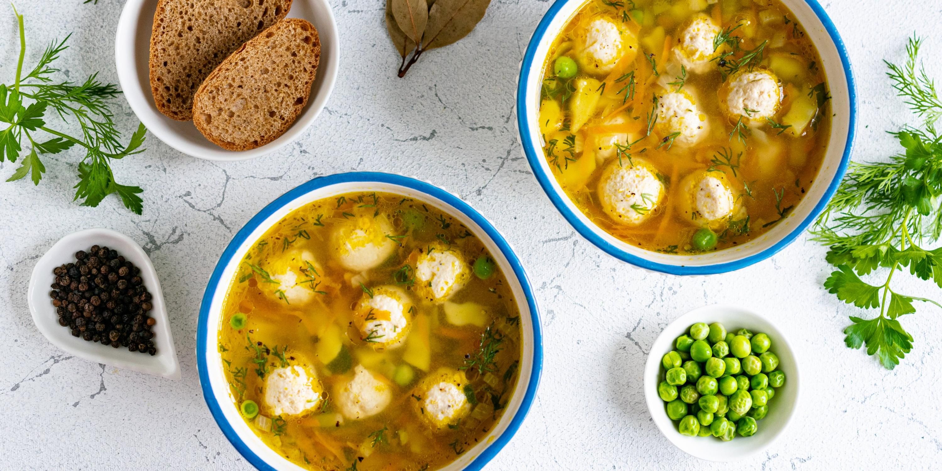 Рецепт вкусного супа - приготовьте просто и быстро с курицей и манкой